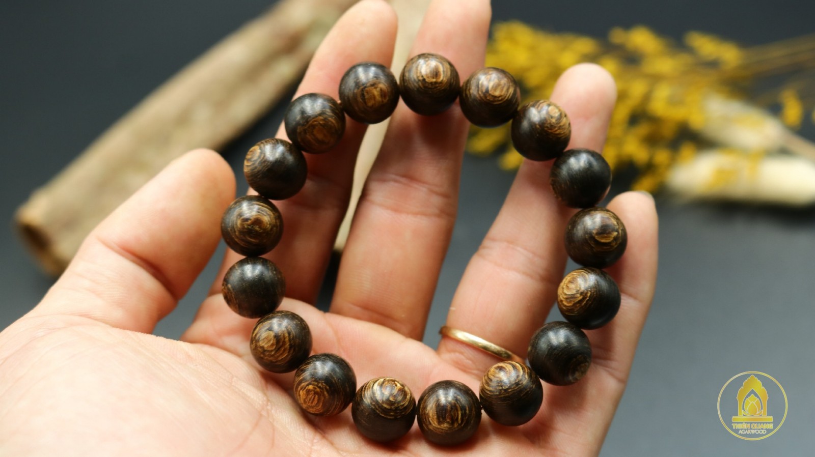 Vòng Tay Trầm Hương Sánh Chìm 2 Vòng tay Trầm hương chìm