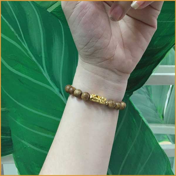 Vòng tay trầm hương mix charm tỳ hưu bọc vàng 24K cho phụ nữ thành đạt | Trầm Hương Thiên Quang | Tramhuongthienquang.com