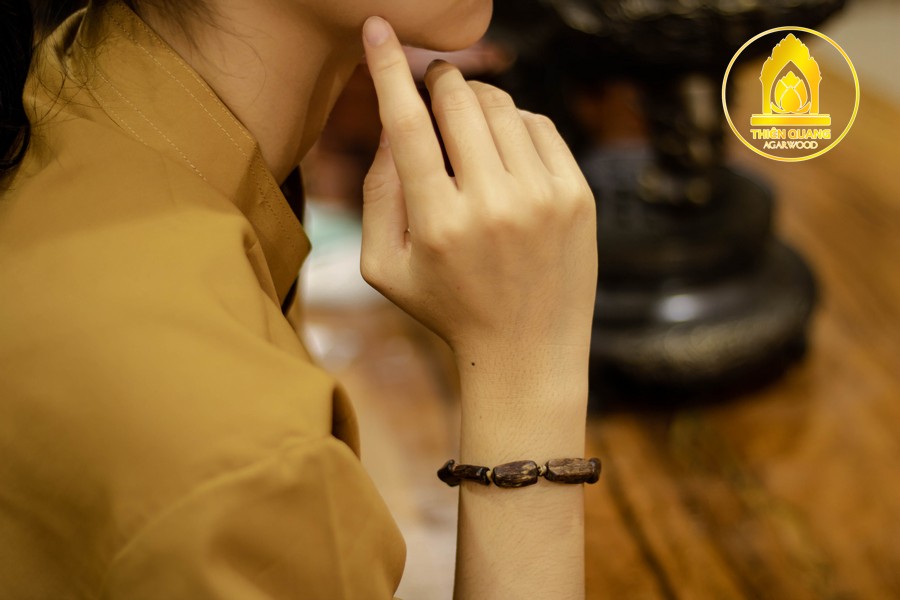 Top 5 Vòng Tay Trầm Cho Người Mệnh Hỏa 3 Vòng tay trầm hương